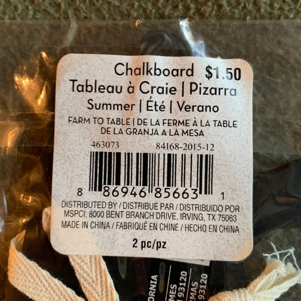 NWT Chalk board pigs (4 sets of 2). Chalkboard Labels (2 sets of 18).
